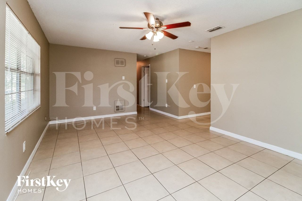 3639 Shalimar Ct - Photo 5 of 15