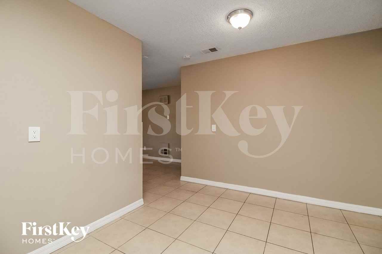 3639 Shalimar Ct - Photo 6 of 15