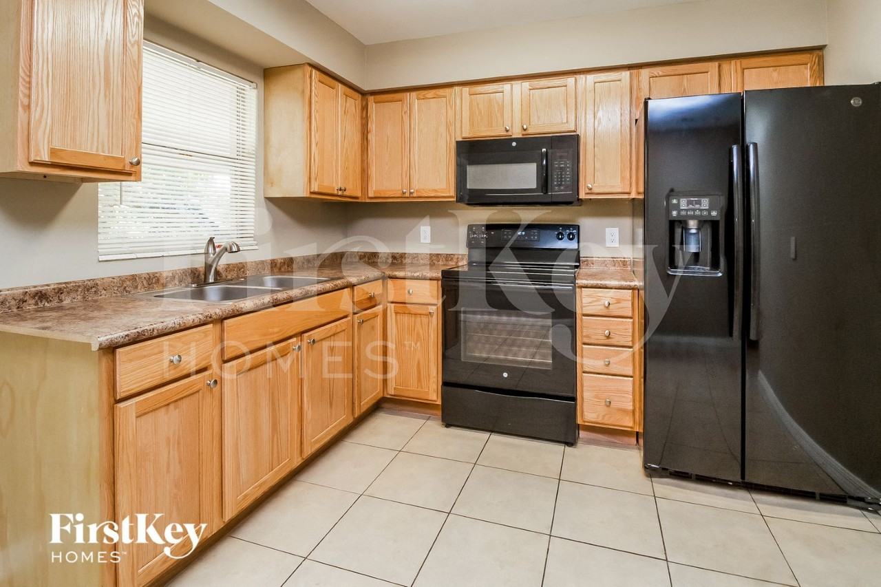 3639 Shalimar Ct - Photo 7 of 15