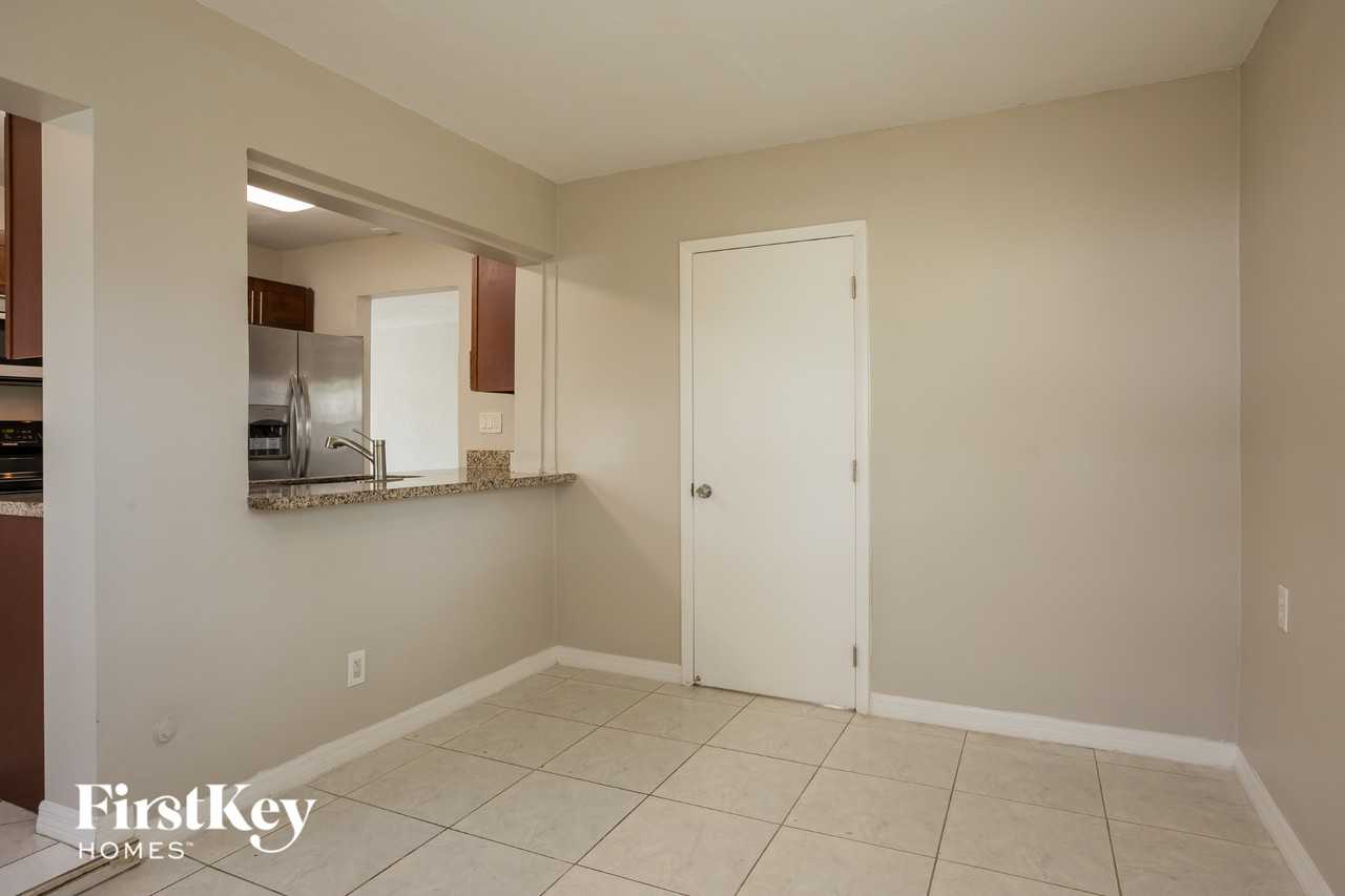 3430 Nw 34th St - Photo 5 of 15