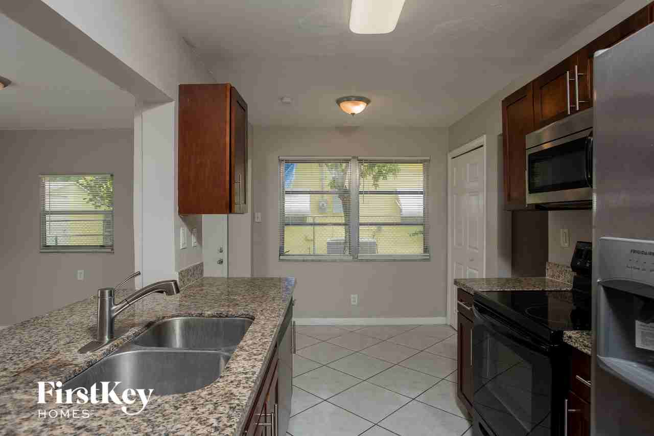 3430 Nw 34th St - Photo 7 of 15