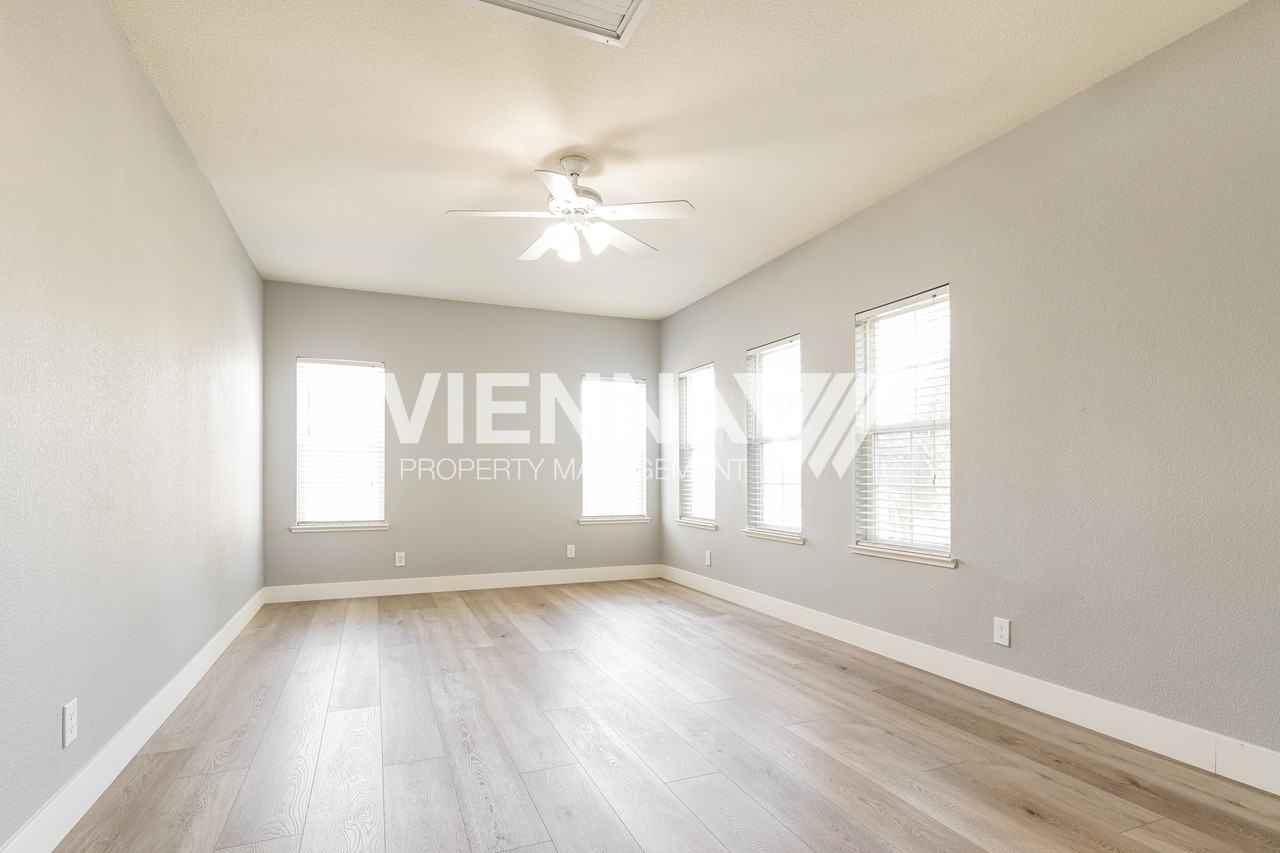 8121 Gilleland Dr - Photo 2 of 20