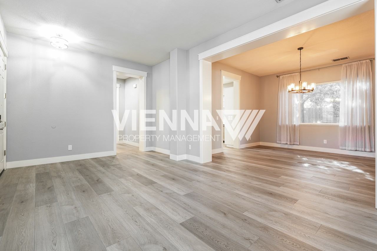 8121 Gilleland Dr - Photo 3 of 20