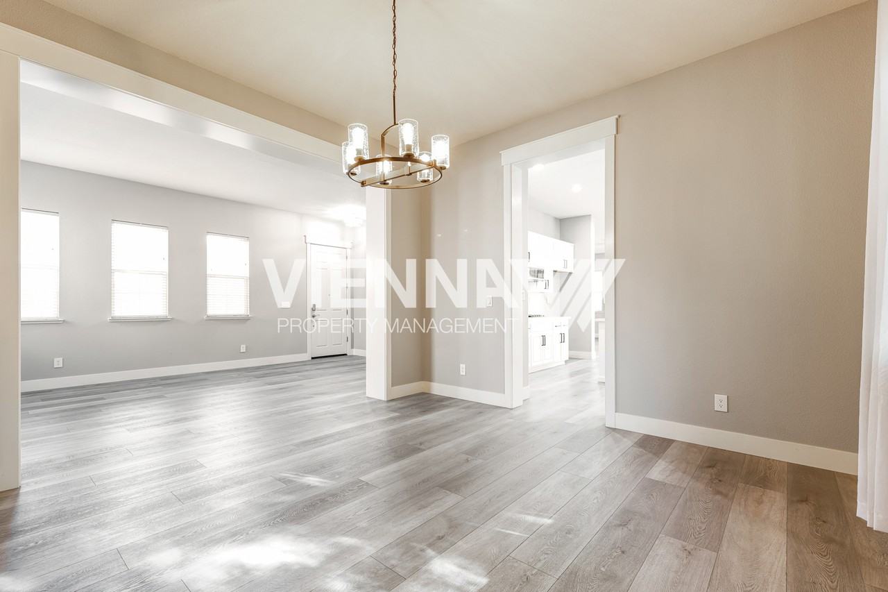 8121 Gilleland Dr - Photo 5 of 20