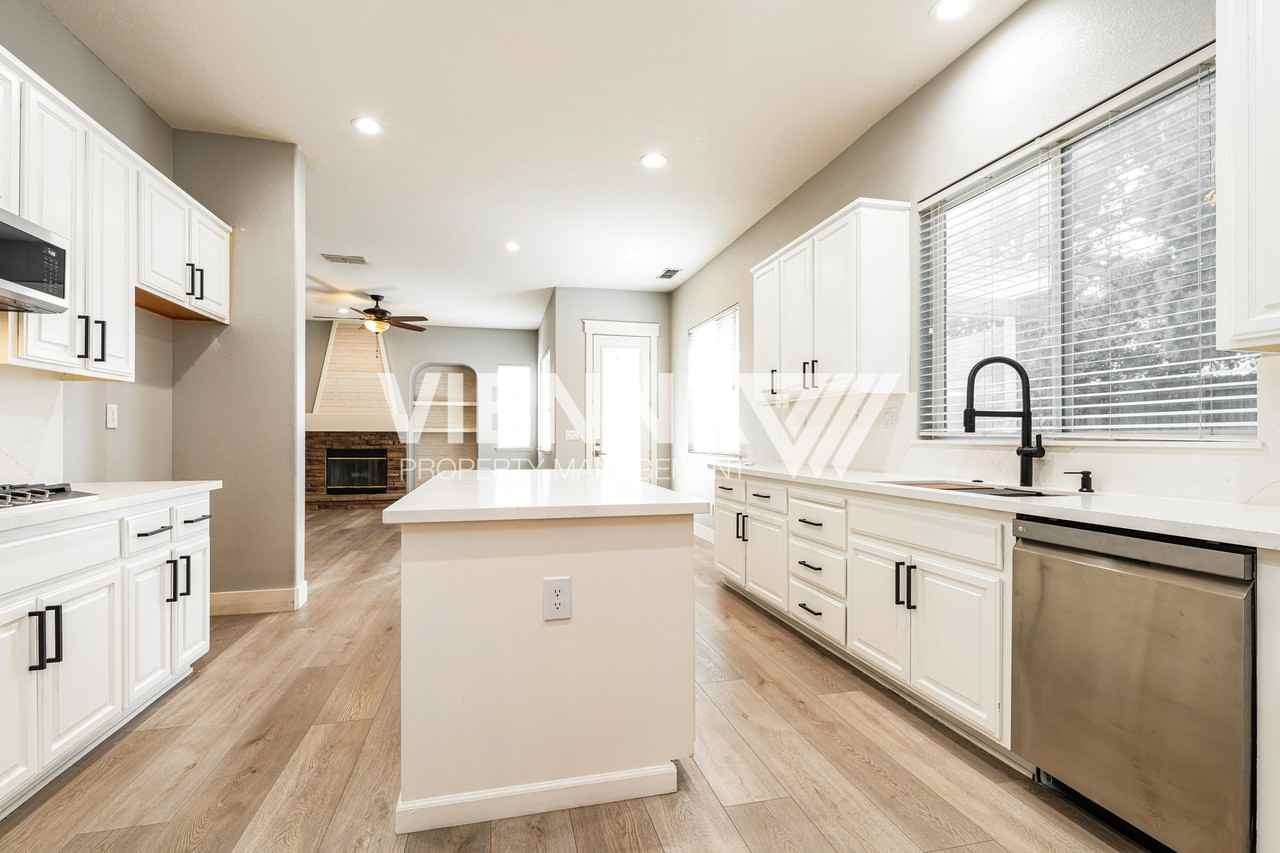 8121 Gilleland Dr - Photo 6 of 20