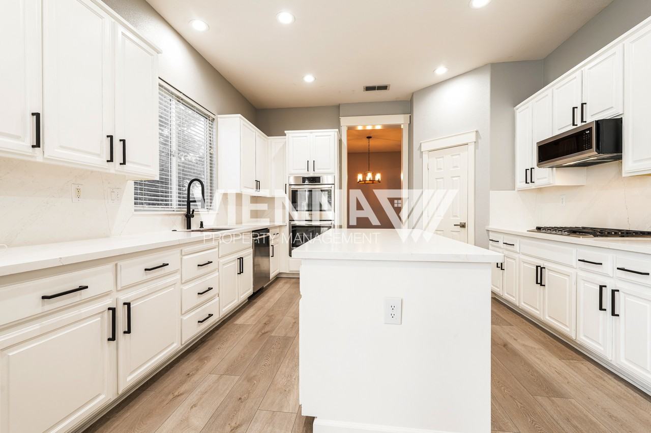 8121 Gilleland Dr - Photo 7 of 20