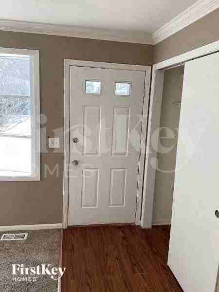 28W560 Bolles Ave - Photo 5 of 11