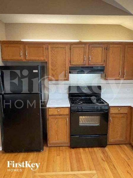 28W560 Bolles Ave - Photo 7 of 11