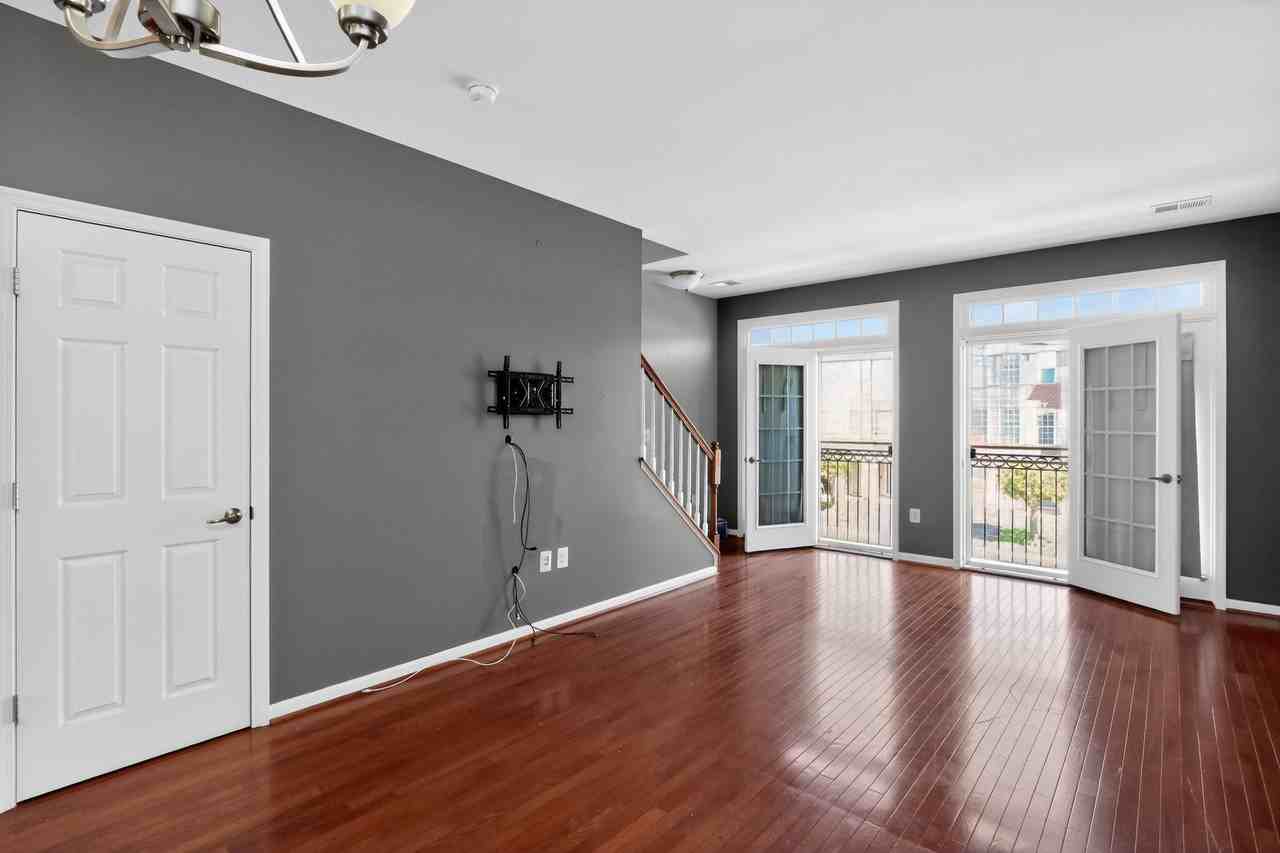 15742 John Diskin Cir - Photo 4 of 15