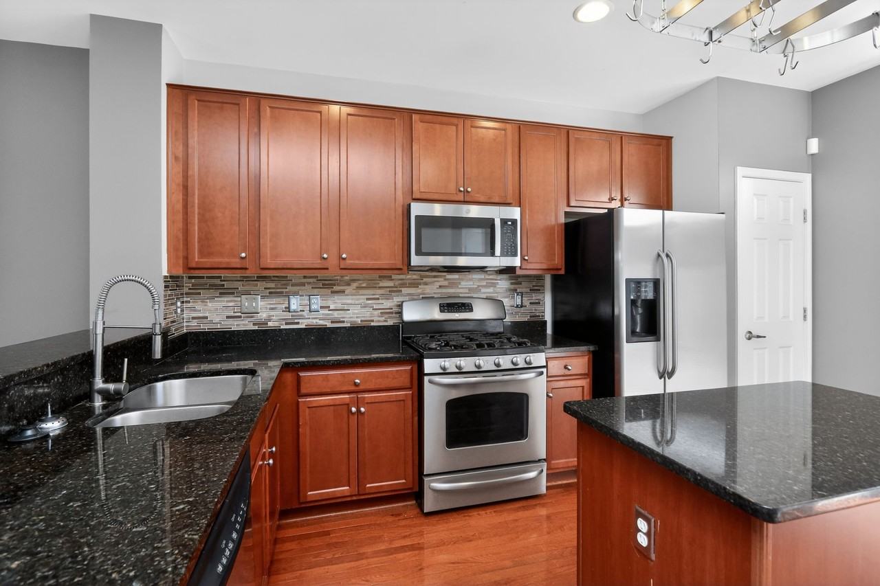 15742 John Diskin Cir - Photo 7 of 15