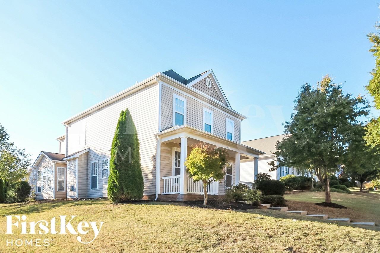 221 Bridgewater Dr - Photo 2 of 15