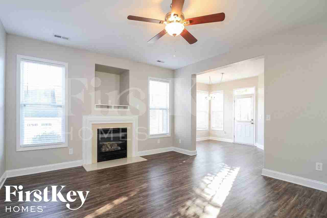 221 Bridgewater Dr - Photo 3 of 15