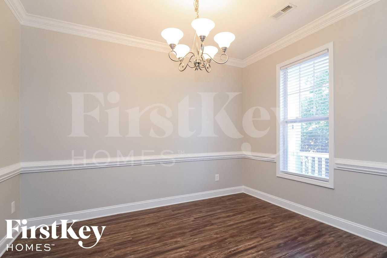 221 Bridgewater Dr - Photo 5 of 15