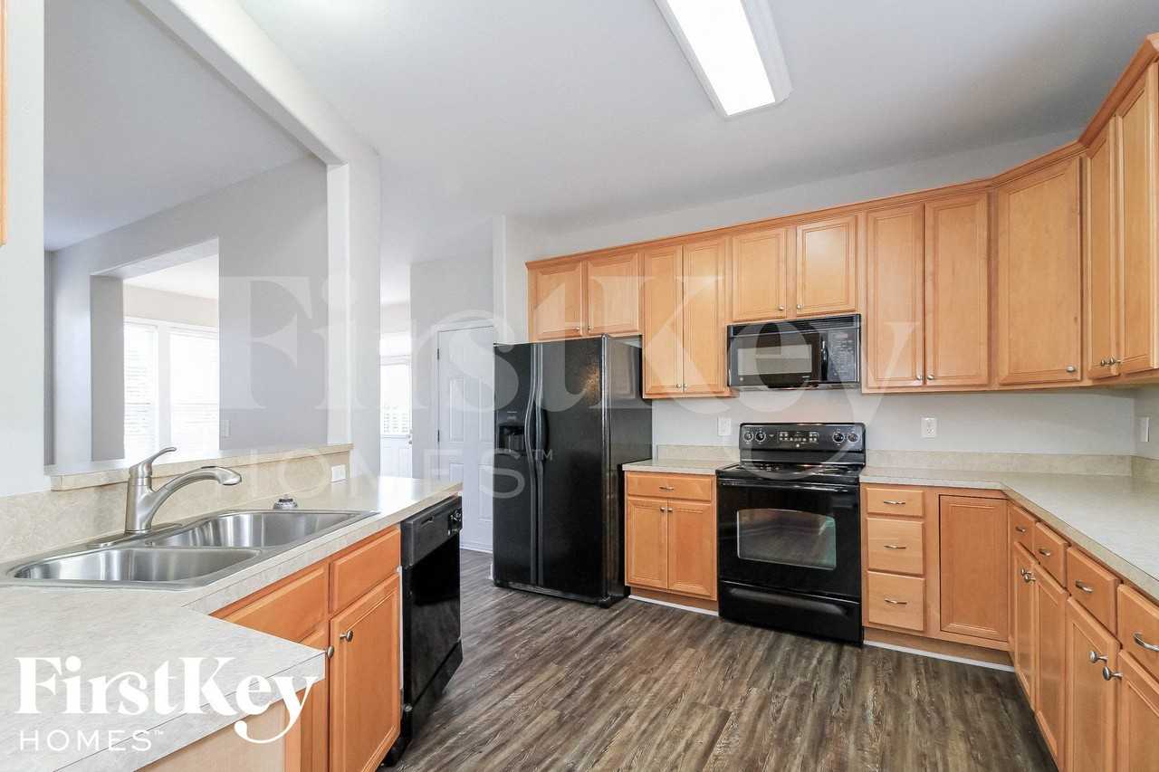 221 Bridgewater Dr - Photo 7 of 15