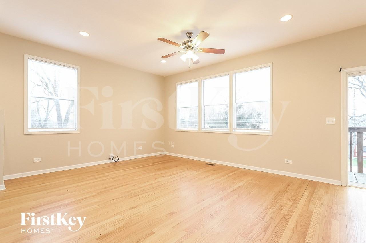 217 Fairfield Dr - Photo 3 of 15