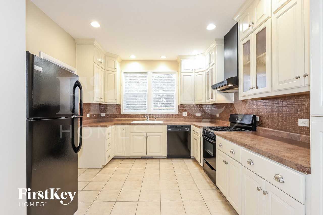 217 Fairfield Dr - Photo 4 of 15