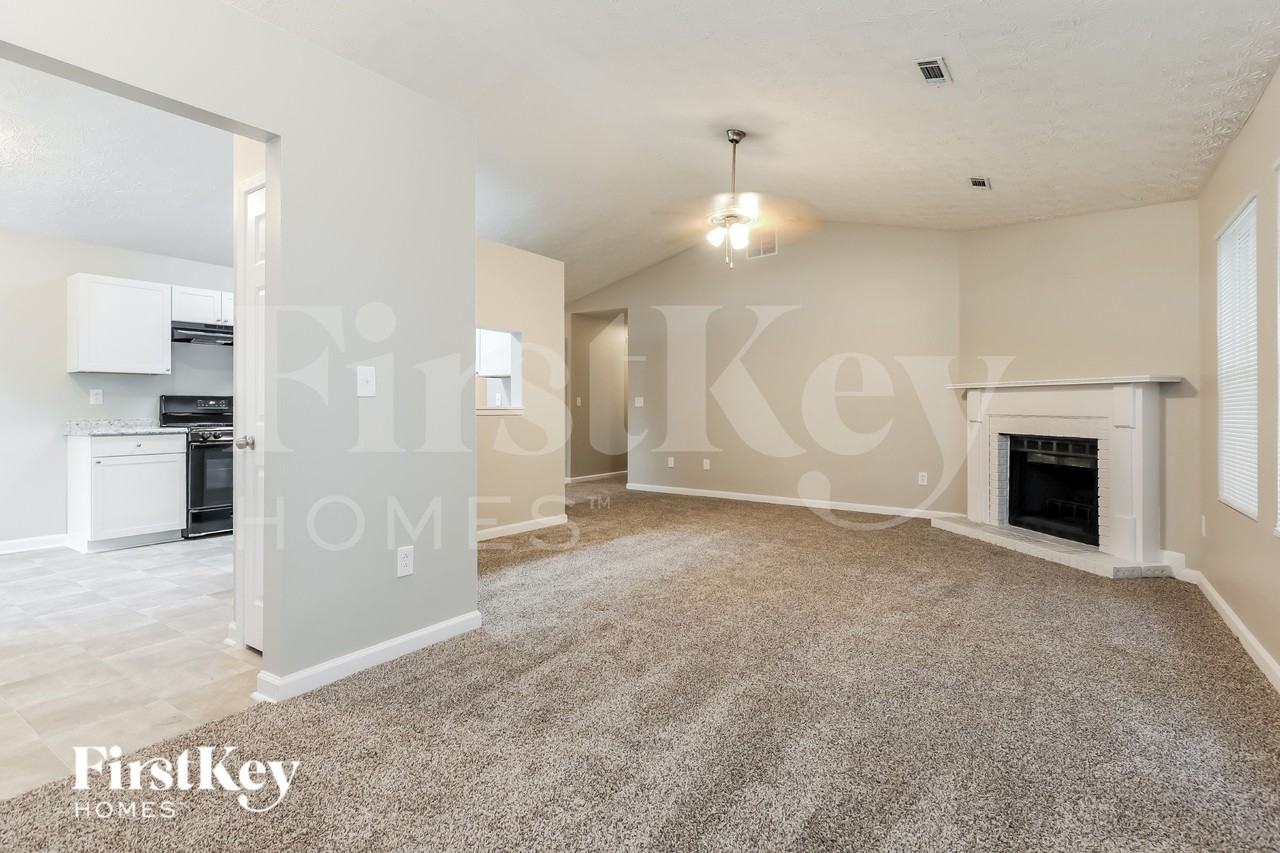 206 Red Oak Dr - Photo 2 of 16