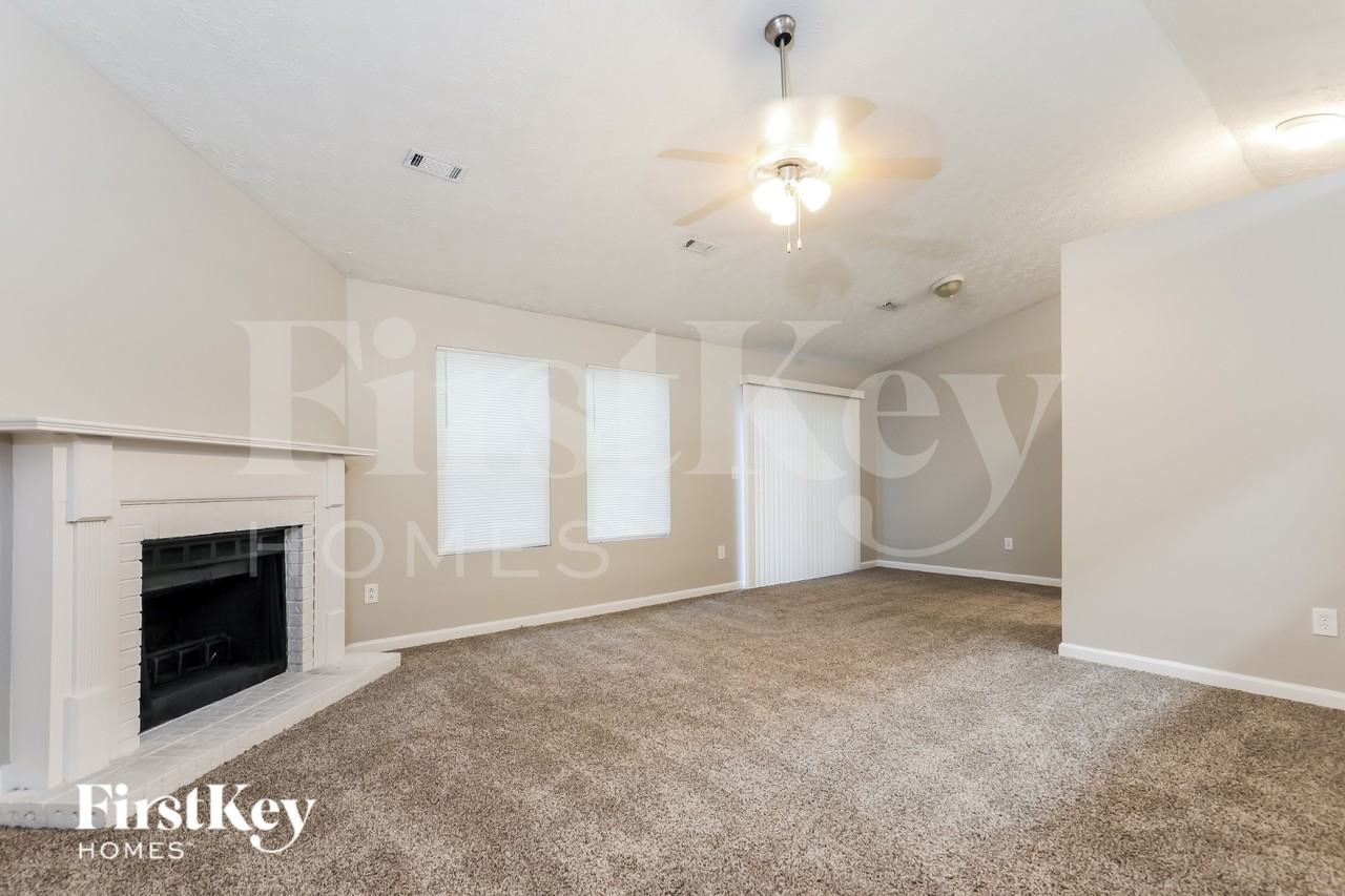 206 Red Oak Dr - Photo 3 of 16