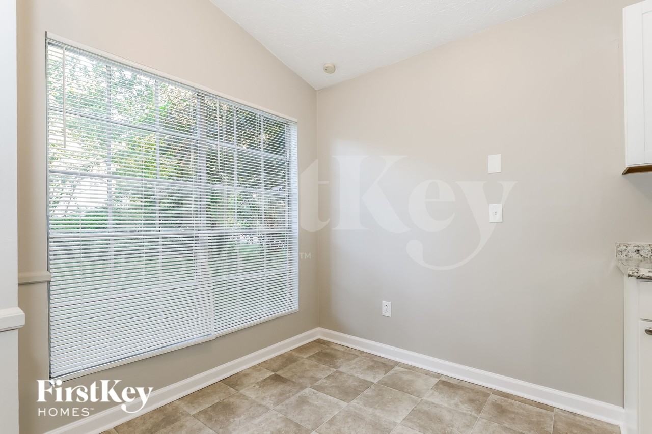 206 Red Oak Dr - Photo 4 of 16