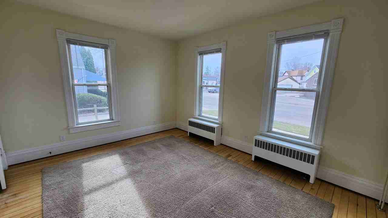 1002 E Main St - Photo 3 of 7