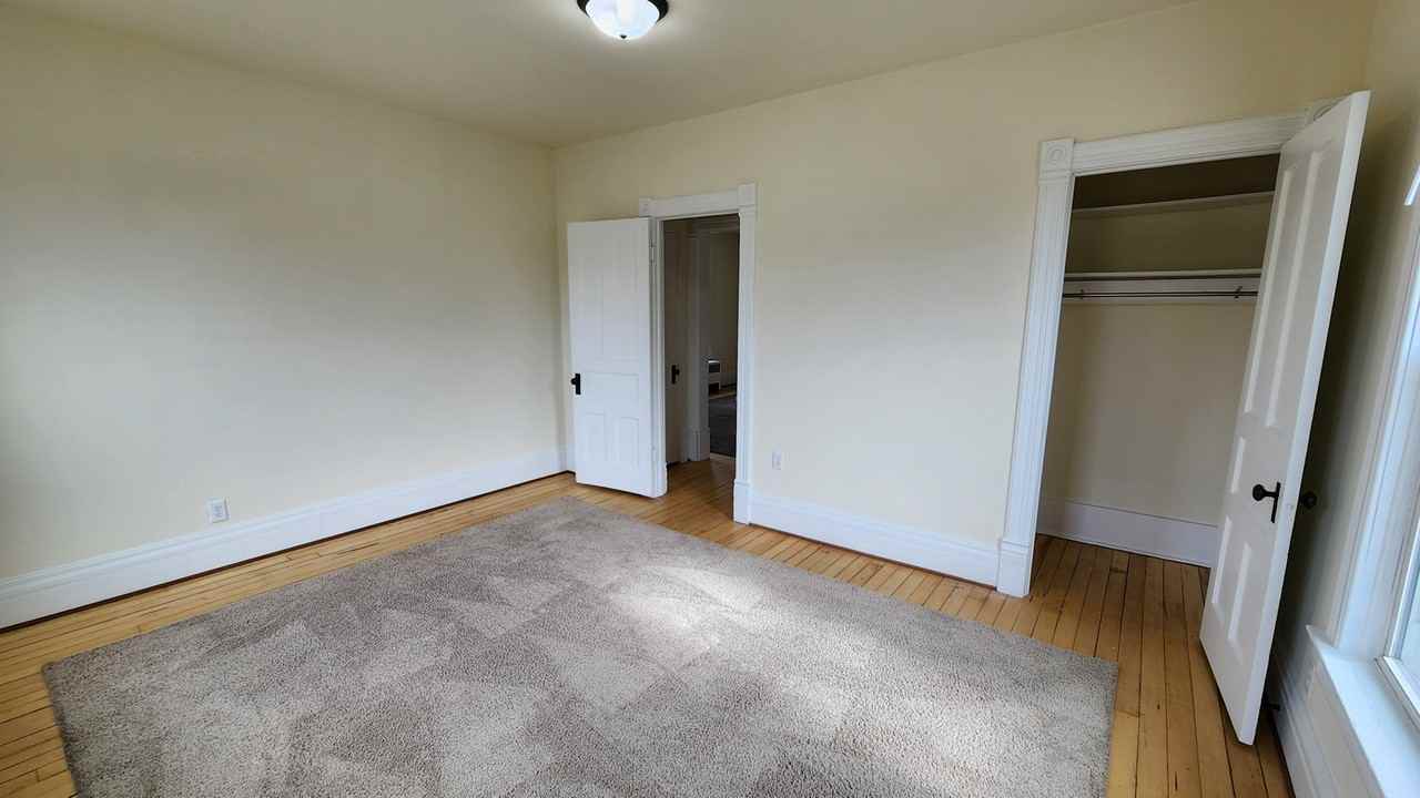 1002 E Main St - Photo 4 of 7