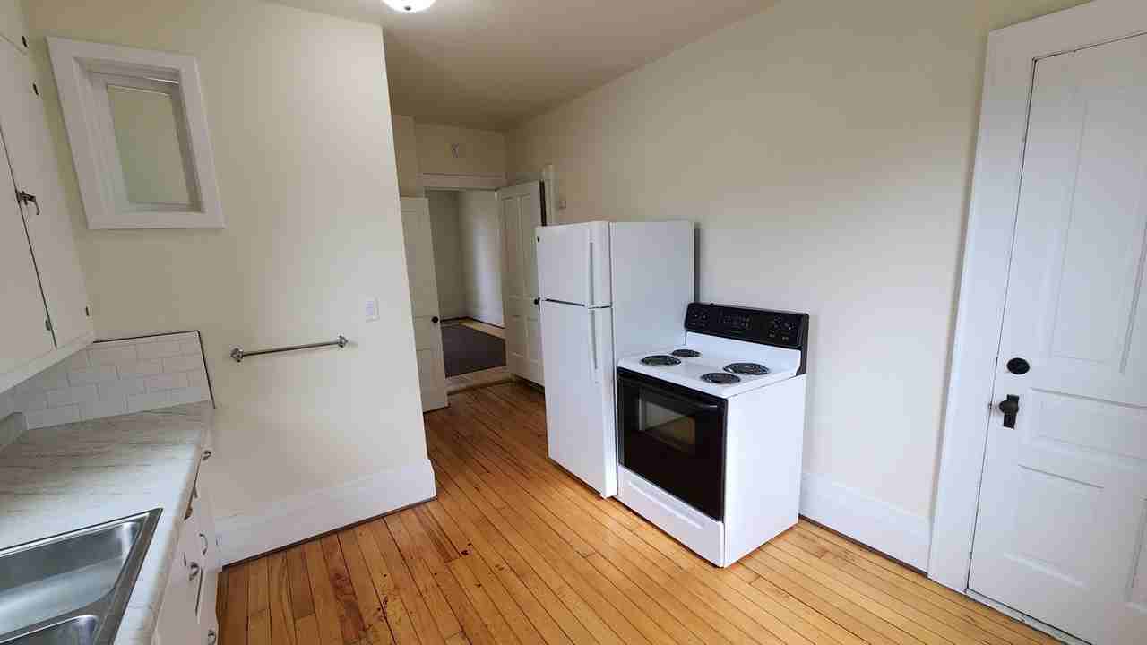 1002 E Main St - Photo 5 of 7