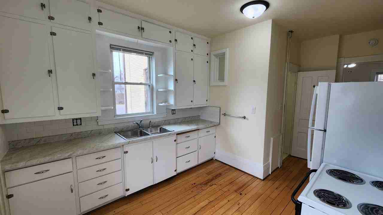 1002 E Main St - Photo 6 of 7