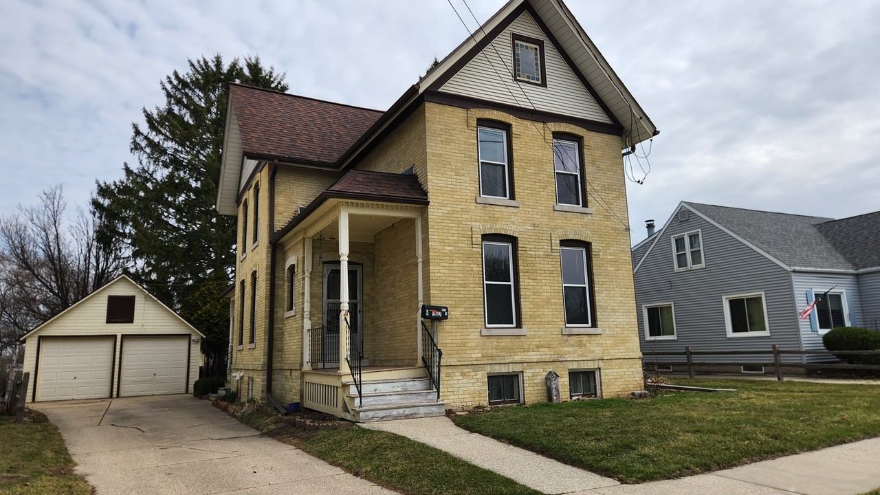 1002 E Main St - Photo 7 of 7