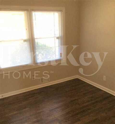 1843 Wee Kirk Rd Se - Photo 3 of 10