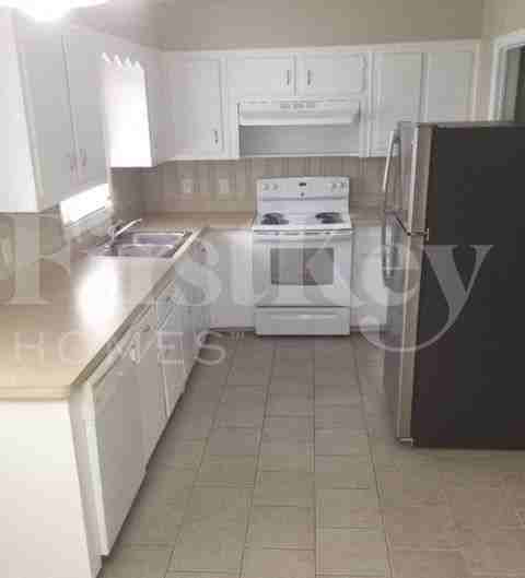 1843 Wee Kirk Rd Se - Photo 4 of 10