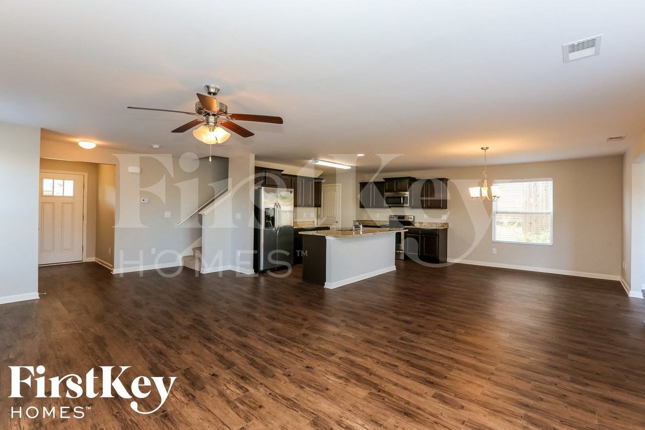 181 Ashby St - Photo 3 of 15