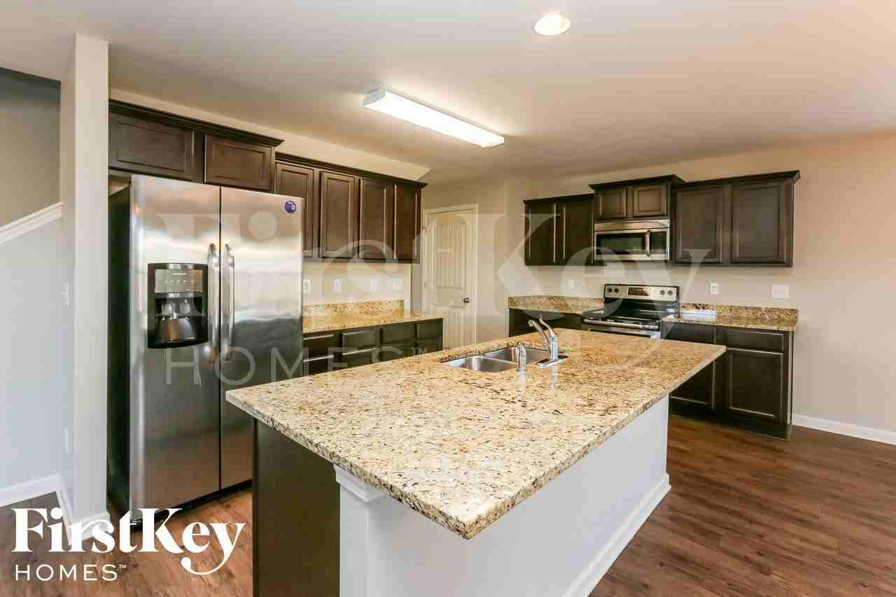 181 Ashby St - Photo 4 of 15