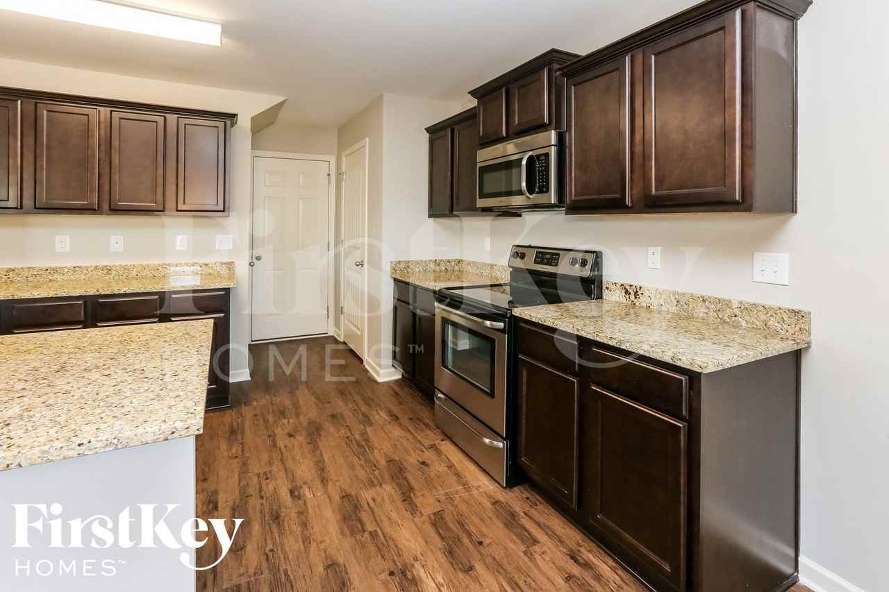 181 Ashby St - Photo 5 of 15