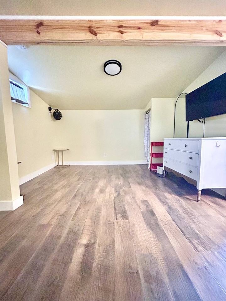 1216 E Chelsea St #B - Photo 5 of 8