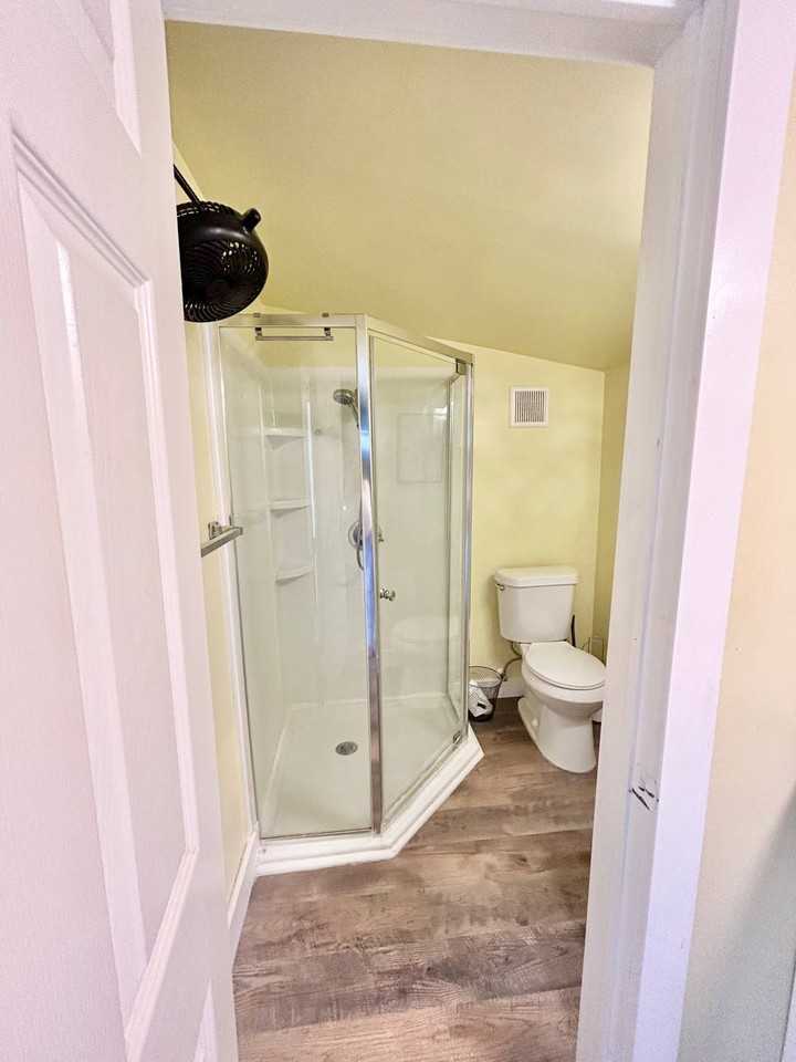 1216 E Chelsea St #B - Photo 7 of 8