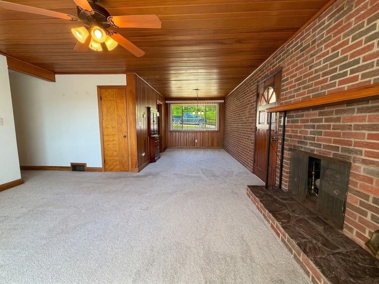 908 Scenic Dr - Photo 3 of 21