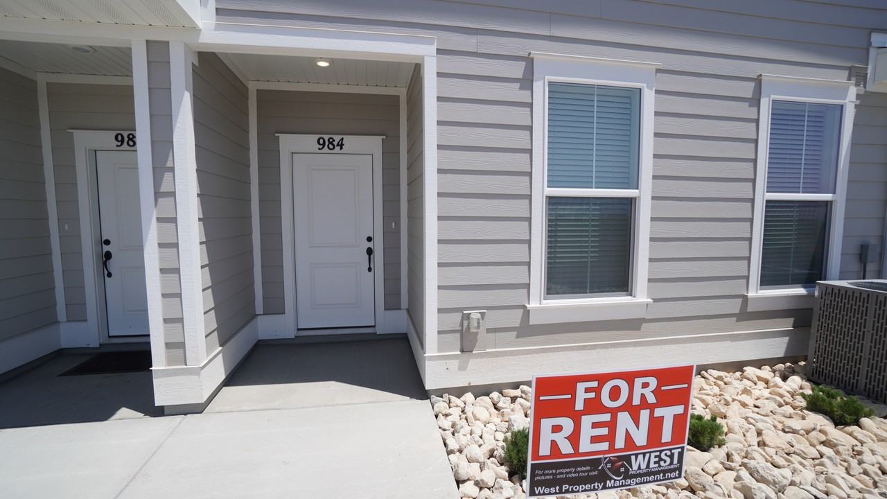 984 S Swoop Dr - Photo 3 of 36