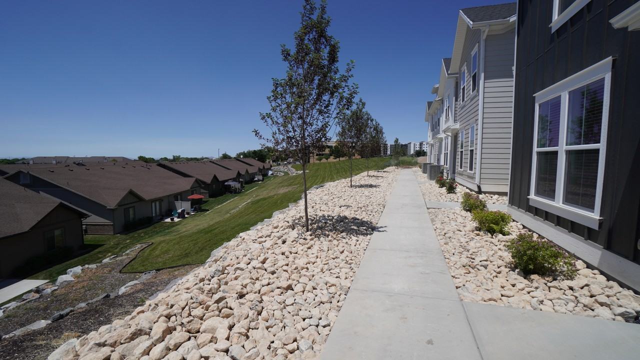 984 S Swoop Dr - Photo 5 of 36