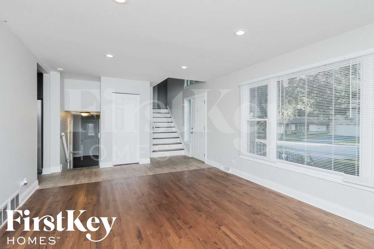 1332 Jamie Ln - Photo 4 of 15