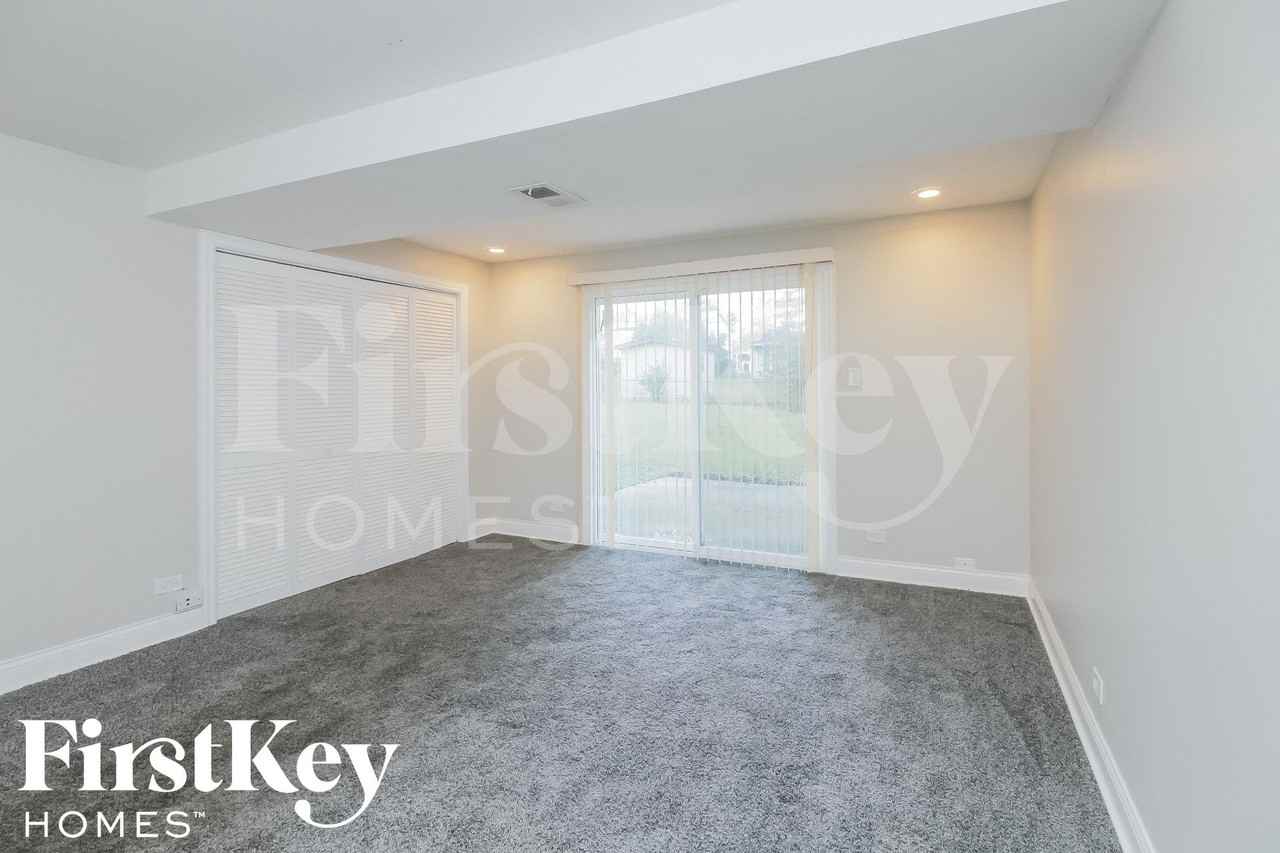 1332 Jamie Ln - Photo 7 of 15