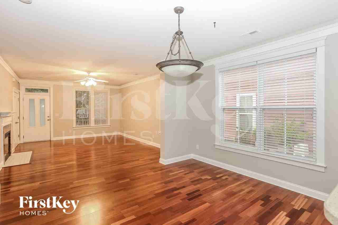 128 Kensington St - Photo 4 of 15