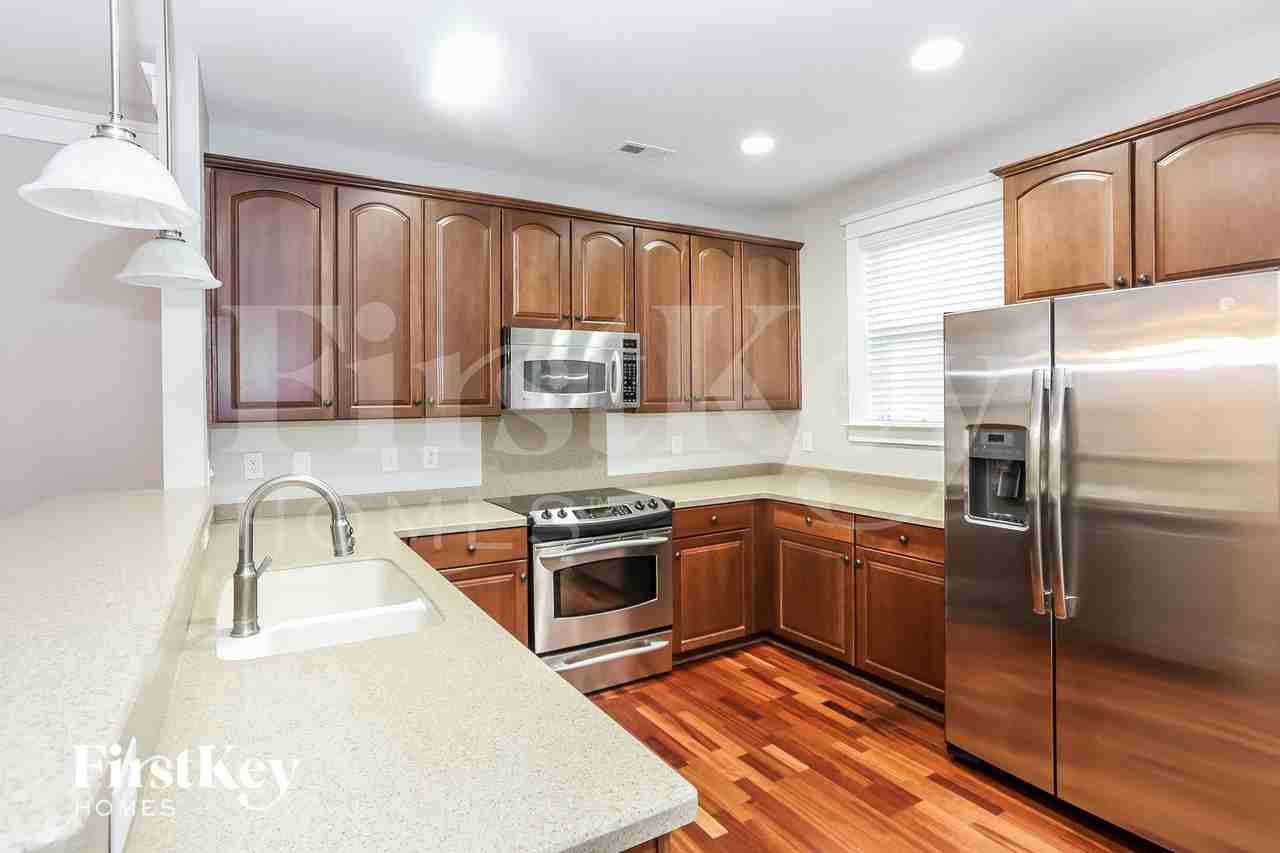 128 Kensington St - Photo 5 of 15