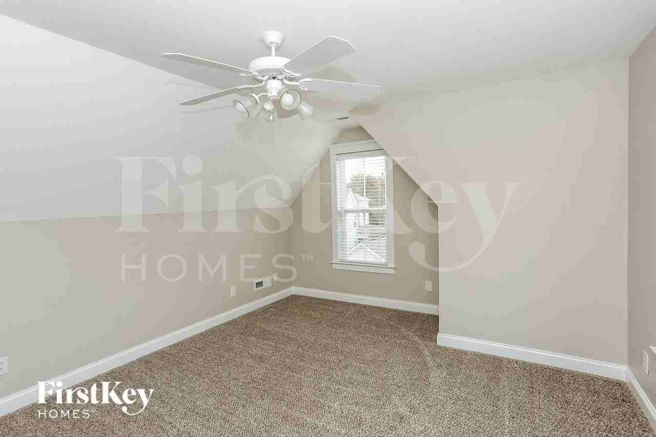 128 Kensington St - Photo 6 of 15