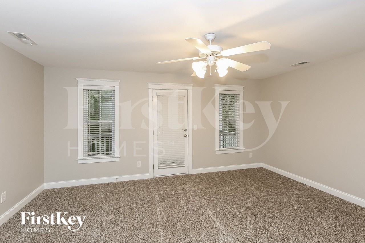 128 Kensington St - Photo 7 of 15