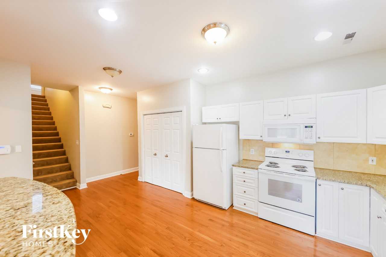 125 Charleston Way - Photo 6 of 15