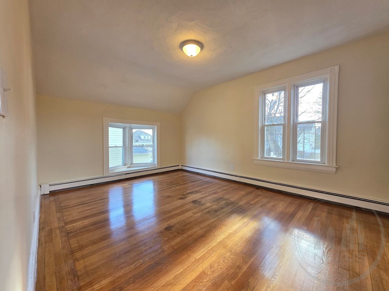 459 Pontiac Ave - Photo 5 of 9