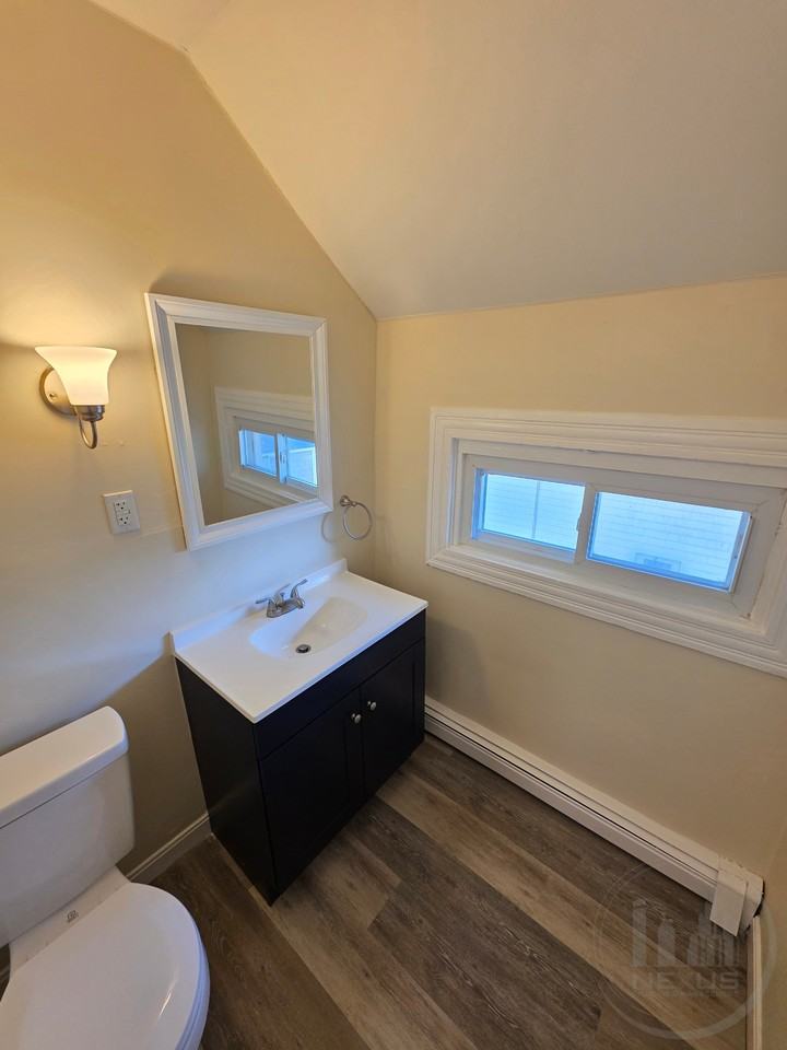 459 Pontiac Ave - Photo 7 of 9