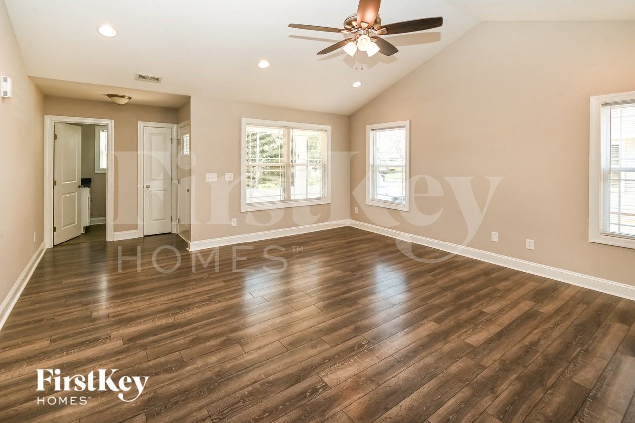 119 Cline St - Photo 4 of 15