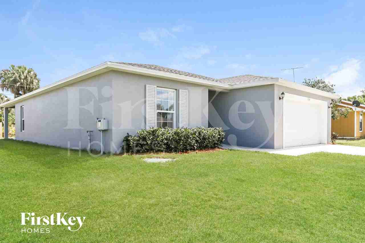 1158 Sw Eleuthera Ave - Photo 2 of 15