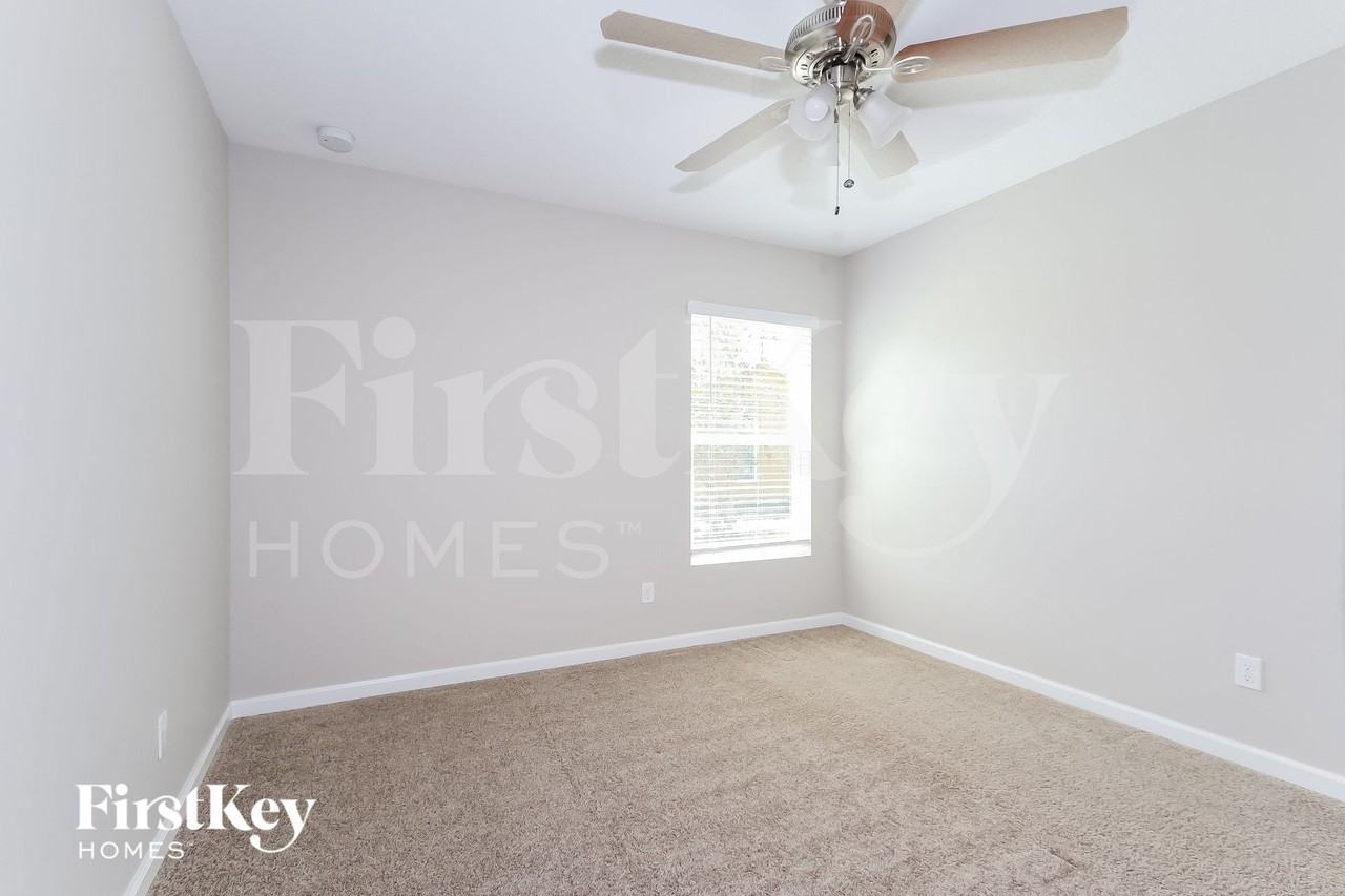 1158 Sw Eleuthera Ave - Photo 6 of 15